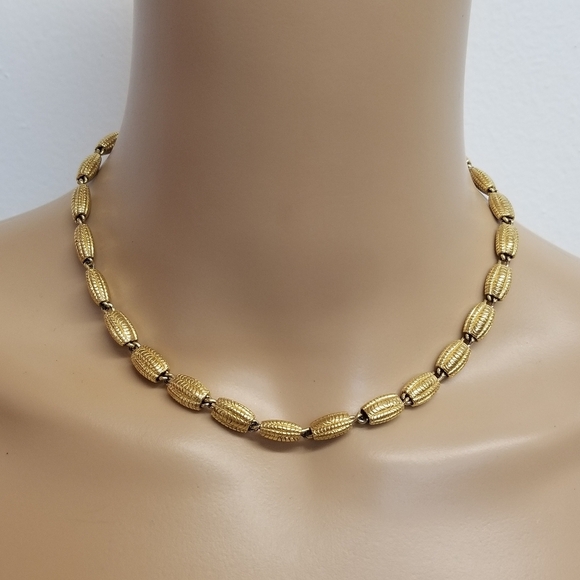 MONET 1960S GOLDTONE FANCY TEXTURED LINK CHOKER NECKLACE - Picture 1 of 6